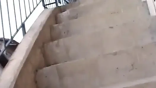 Büyük memeli edepsiz amatör İtalyan sürtük güzel bir yarak alıyor