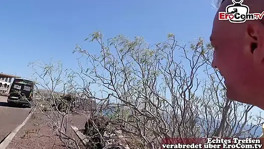 Blonde Mallorca Touristin von 2 deutschen Urlaubern am Strand gefickt