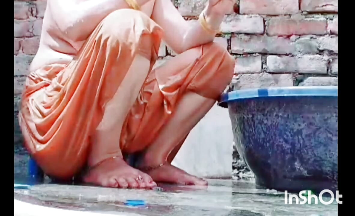 Fit Aur Qute Ladki Ki Chamakdar Bath Scene: Ek Lagbhag Masti Ka Anand"