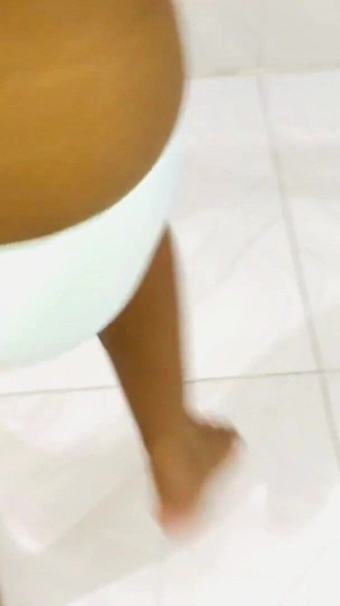 Ja sam Sonja. Redovno vežbam kod kuće. Moj mali polubrat koji me je naterao da se napalim, šta se onda desilo između | Klip 1