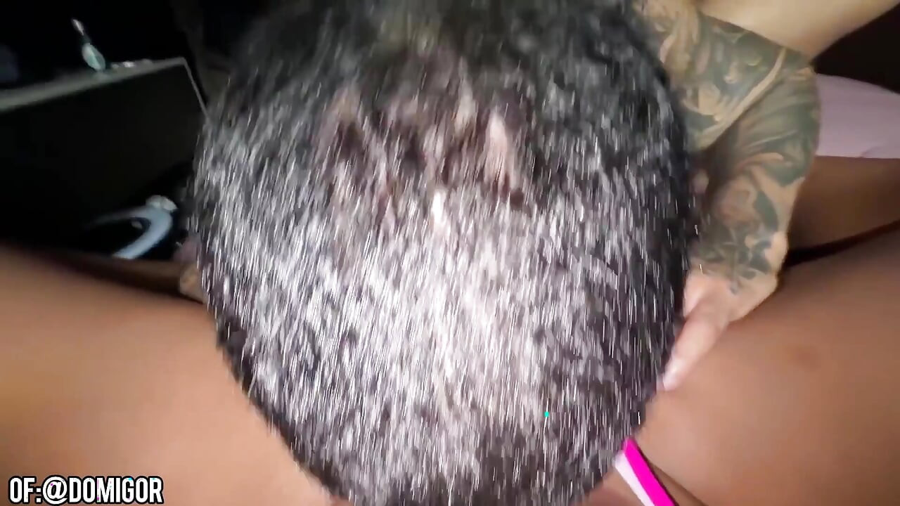 Mi compañero de cuarto me sedujo y no pude oponerse