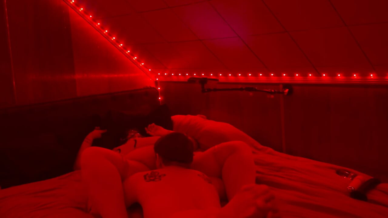 Mrs. Sinful's pussy eaten, takes big cumshot on ass