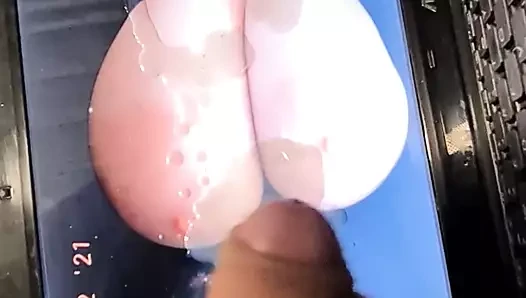 sophie'nin büyük doğal göğüsleri üzerinde Cumshot haraç