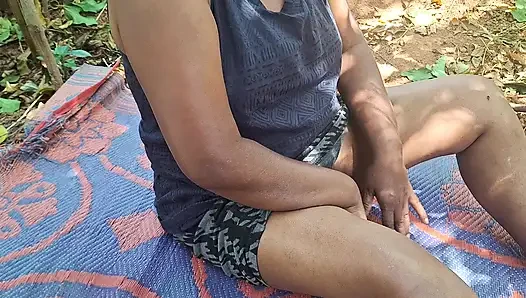 Video viral tante cantik lagi mesra-mesraan di luar ruangan