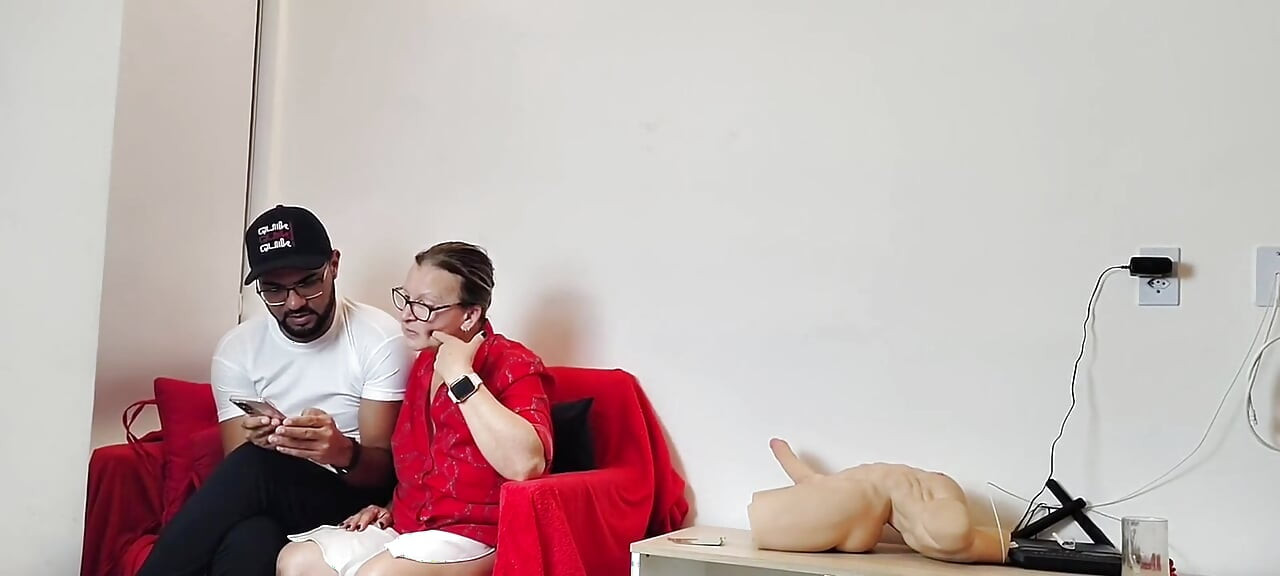 Grandma Iolanda Would Like to Learn How to Use a Cell Phone