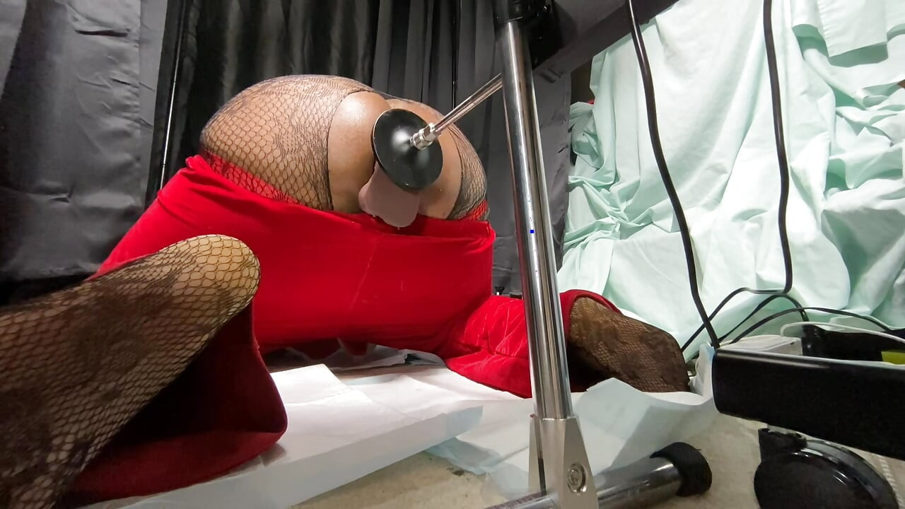 大圆屁股圣诞老人被大性爱机器假阳具性交，直到为圣诞礼物获得前列腺高潮