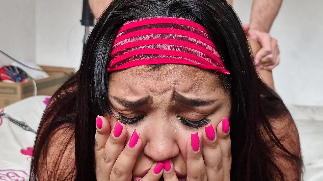 Ngentot sama cewek rambut cokelat, tetanggaku, 'orang asing', aku masukin semua kontolku ke mulutnya