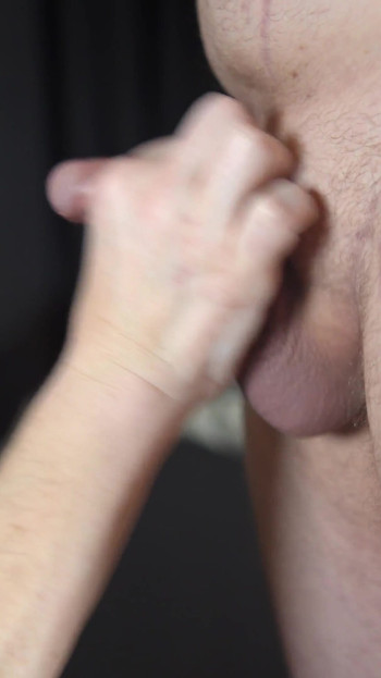 友達のチンポをしゃぶって、顔の前でイくまで - パート3 |クリップ2