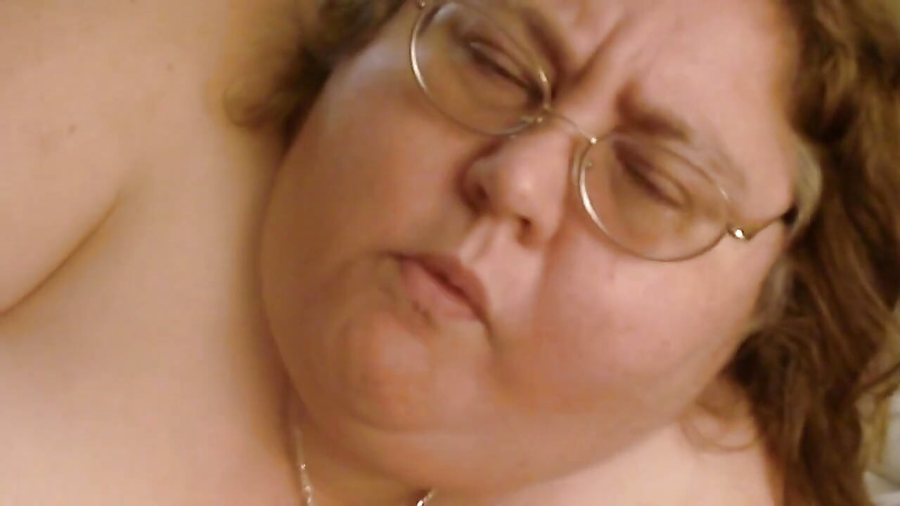 Nude ssbbw eats mini burger for you teasing giantess