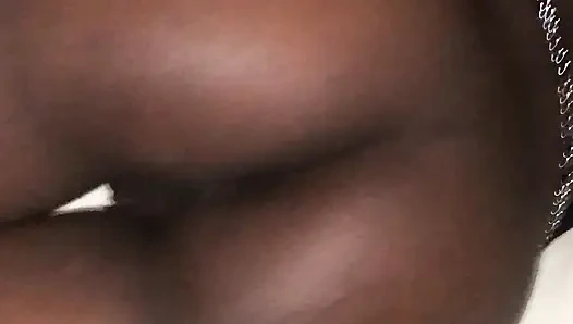 Ateşli gece seksi uyanan tombul götlü zenci genç kız sabah odunuyla arkadan sıkı ıslak amına ateşli döllemeyle bitiyor