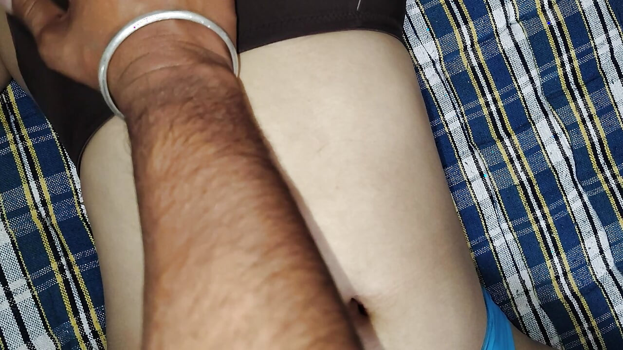 德西前热辣人妻在印地语热辣情侣的热辣视频中玩后入式重口味性爱