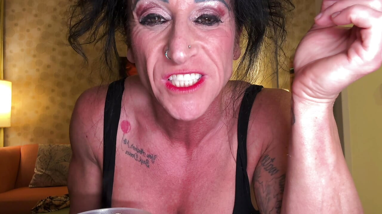 Gulp Thanksgiving: Goddess Kandy Feasts & Swallow You Down Her Throat