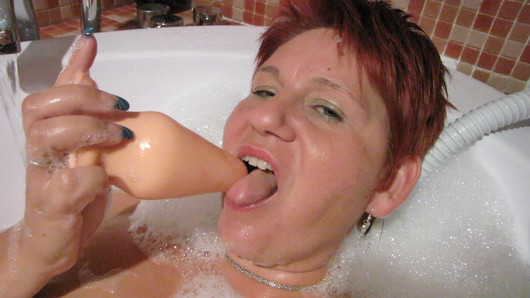 Anna in het bubbelbad ...