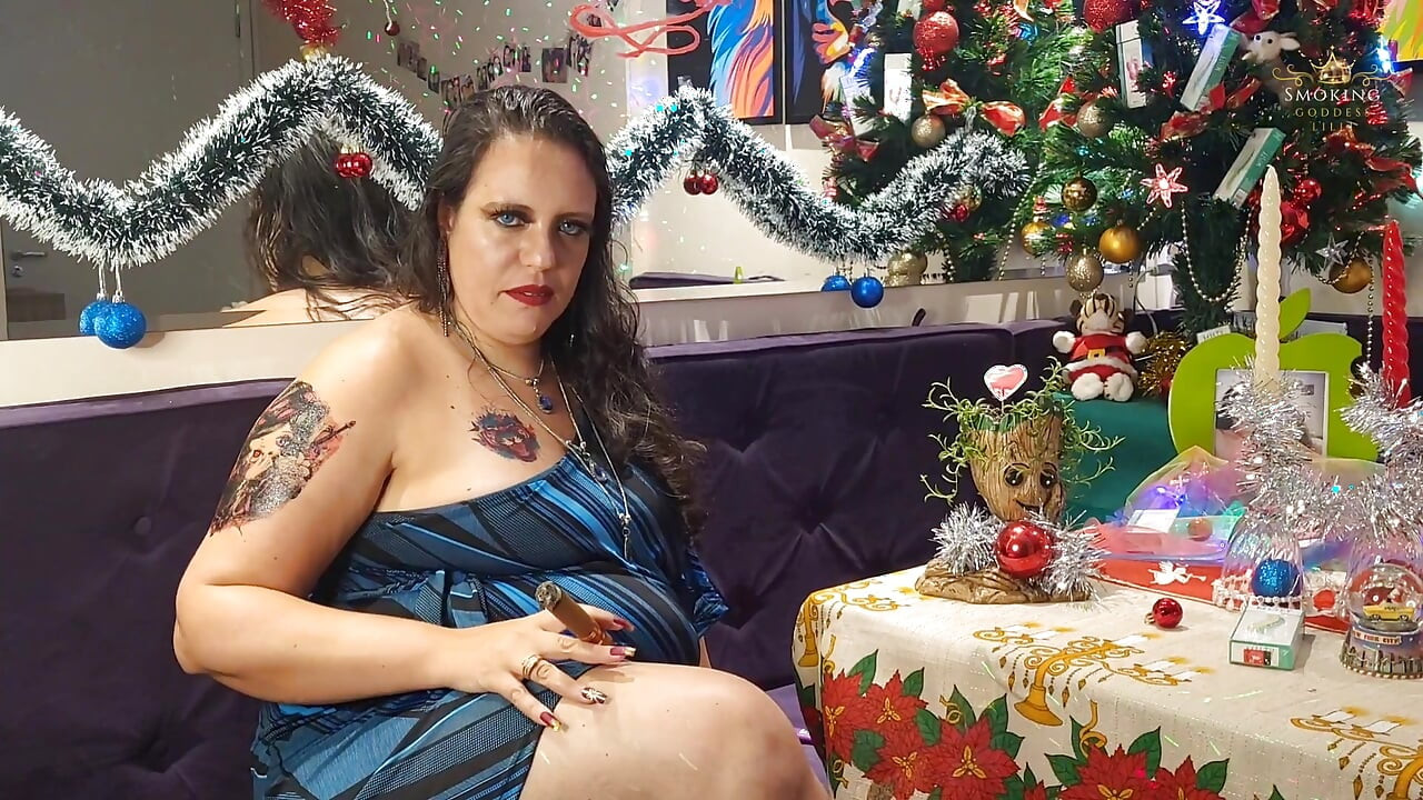 Lilli fumează un trabuc nicaraguan