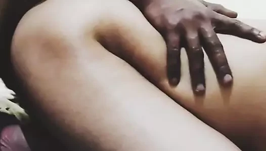 Ateşli kız domalarak seks yapıyor