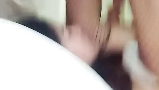 Filipinli kıza güvenme beni aldatıyor, ben de ona ceza veriyorum