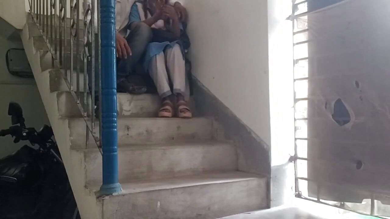 Desi φοιτητές μετά το κολέγιο έχει τελειώσει