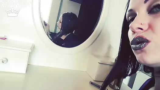 Silver lips tease
