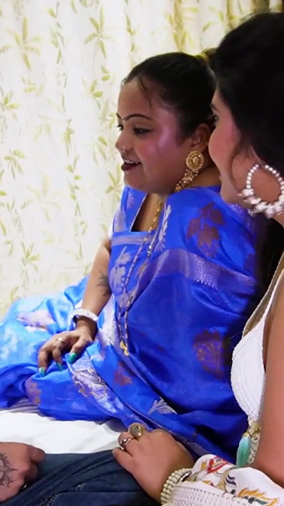 INDIJSKA DESI DVIJE BHABI JEBALE SU SVOG DEBORJIJA DOK IM MUŽ NIJE BIO KOD KUĆE | Isječak 1