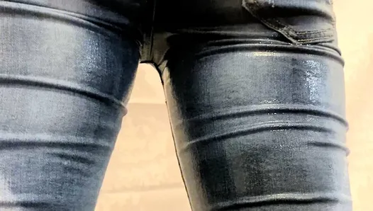 I am pissing into my Jeans with fishnet tights under it