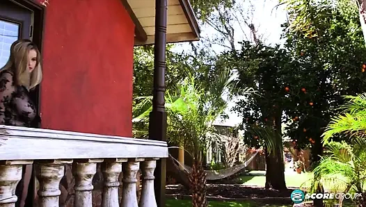 Ini adalah hari yang sempurna untuk menonton Codi Vore semok codi vore meraba memeknya yang berbulu