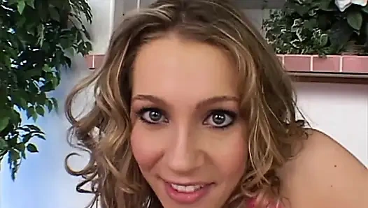 Девушку трахнули и камшот на ее лицо два больших черных и белых члена