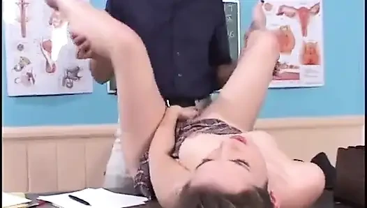 Brunette teen pussy licked and slammed in the classroom