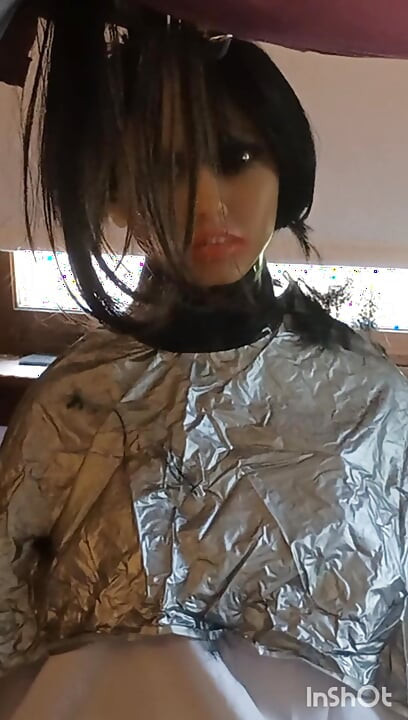 Julia, a negra sexdoll raspada fresca