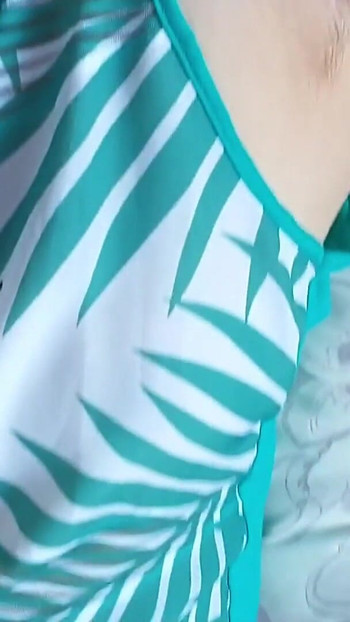 Emotionaler moment von "Meine frau wichst meinen schwanz, während sie mich mit ihren füßen und behaarten achselhöhlen neckt"