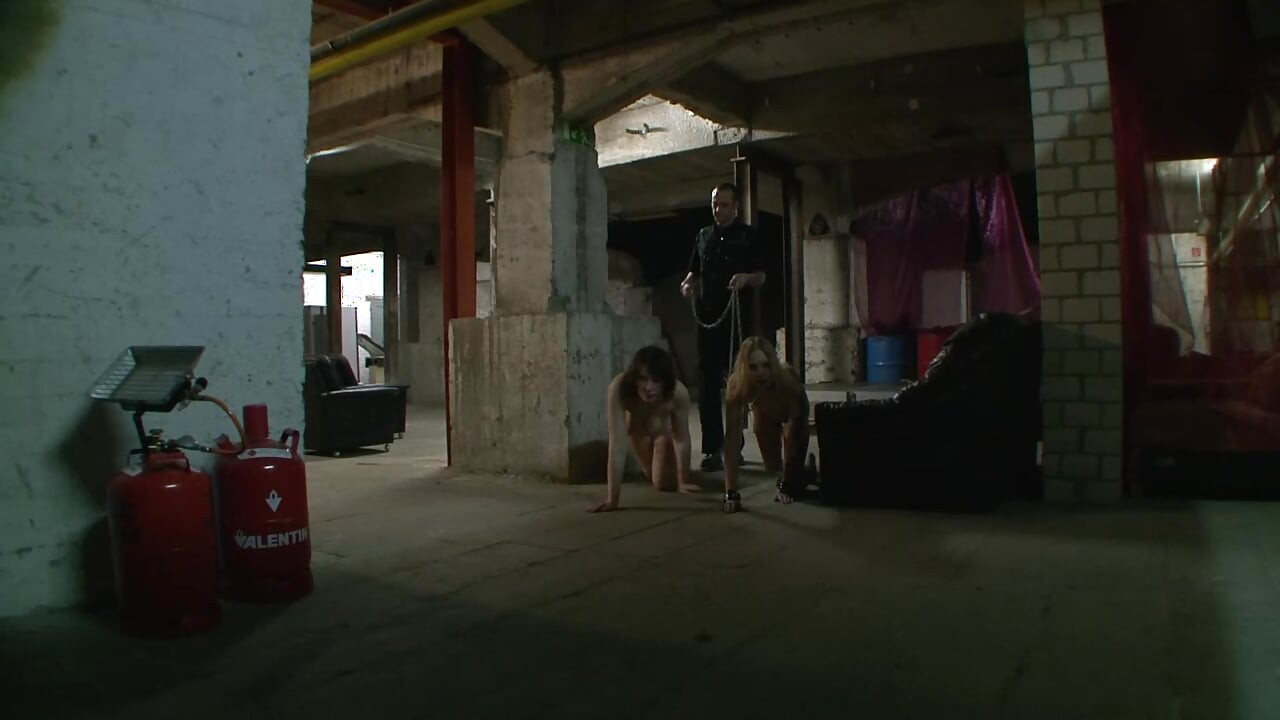 Duas gostosas adoram bdsm hardcore, fisting e brinquedos sensuais