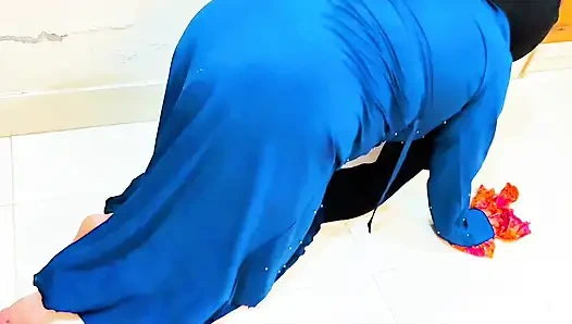 POV: Fremder berührt ihren dicken hintern ohne erlaubnis mit seiner erektion und beginnt groben fick, jetzt fühlt sie es, aber niemand fickt sie