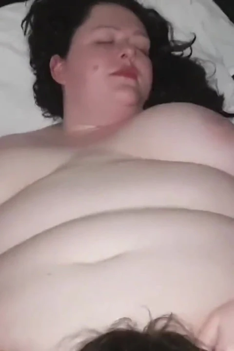 WildEnglishbbw手淫年轻英大美妞女孩对着女孩