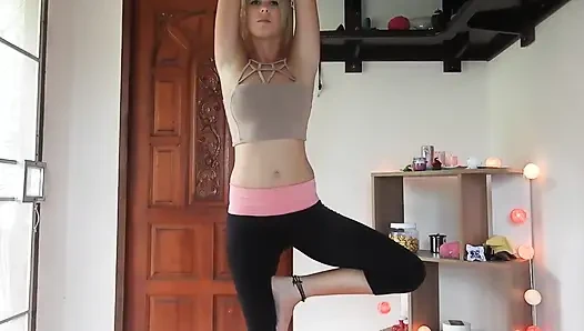 Yoga, striptease und squirting 3 mal