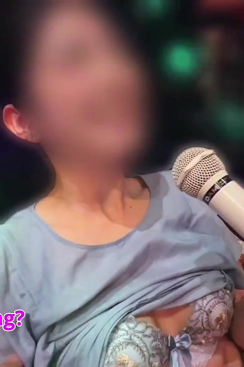 【having Sex with My Close Female Friend at Karaoke】