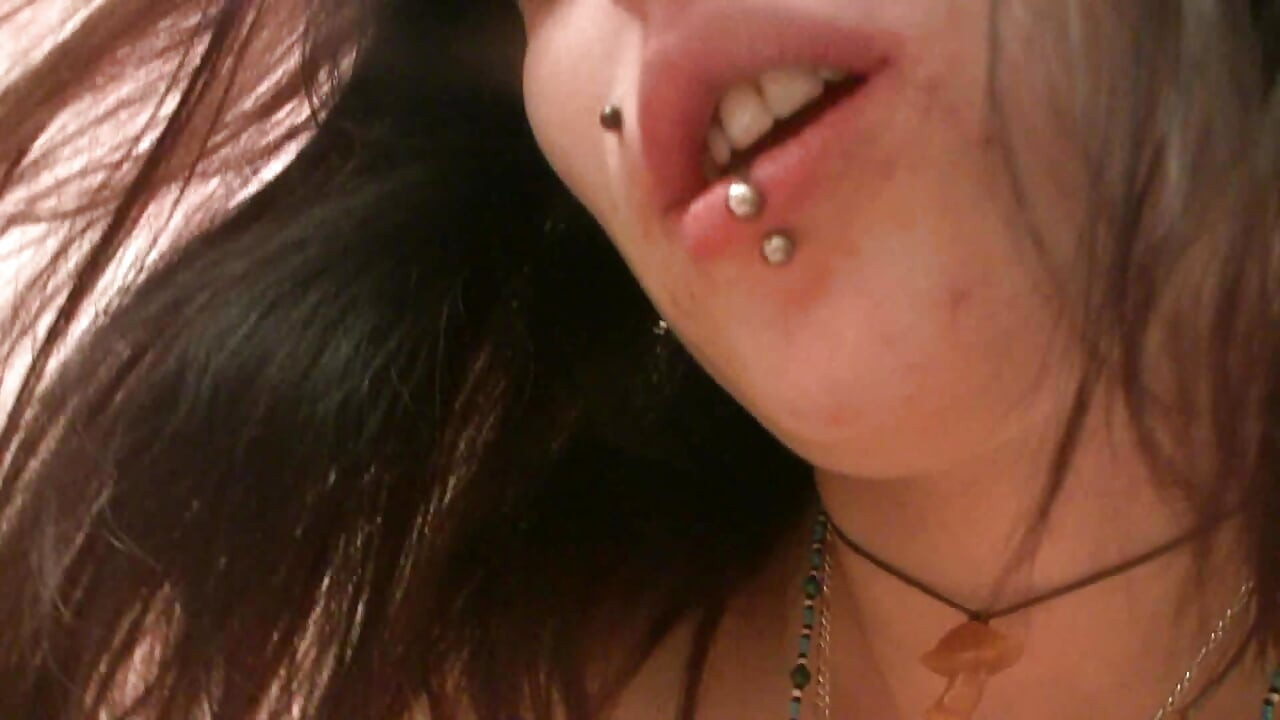 Kontspeeltjes brunette wordt anaal geneukt