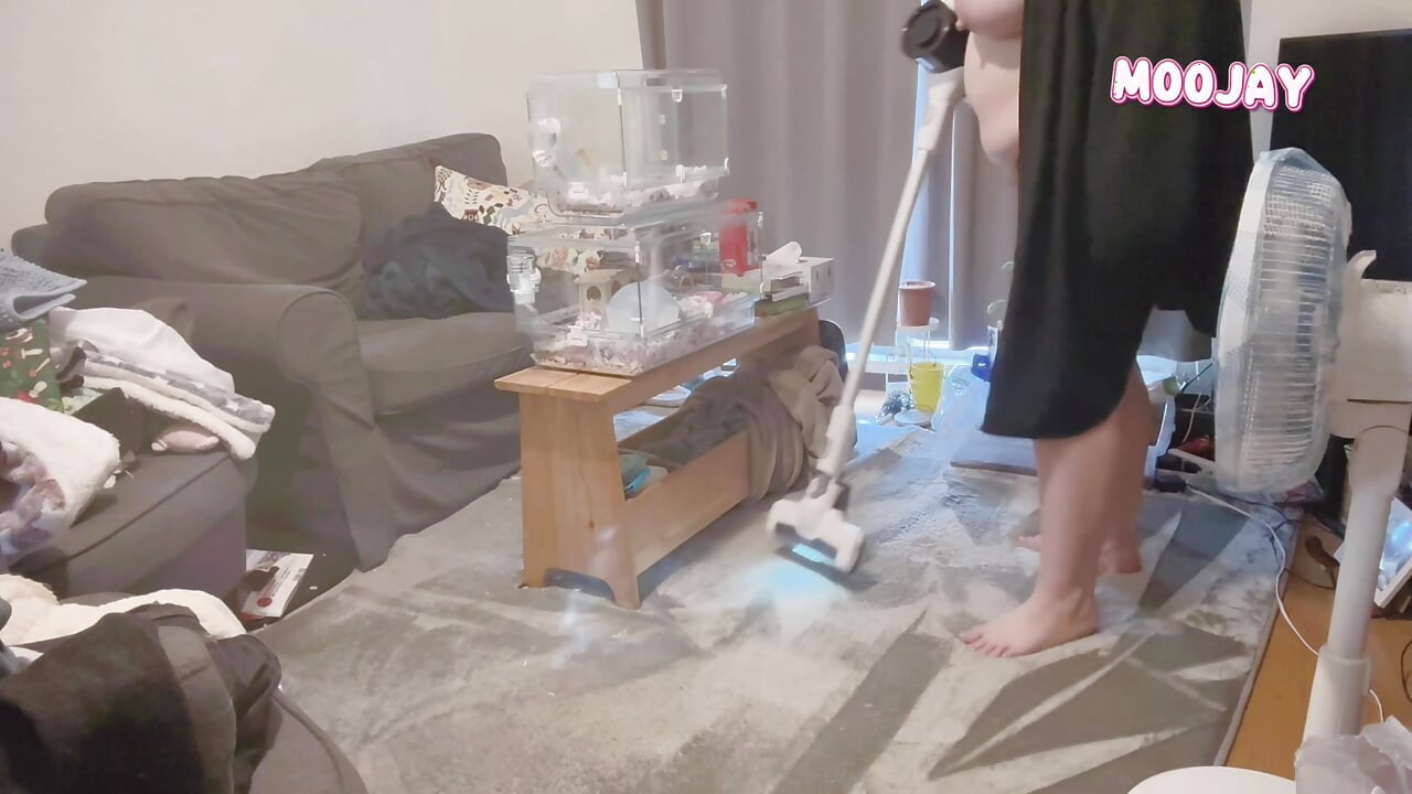 Otwórz Robe Cleaning Boobs out