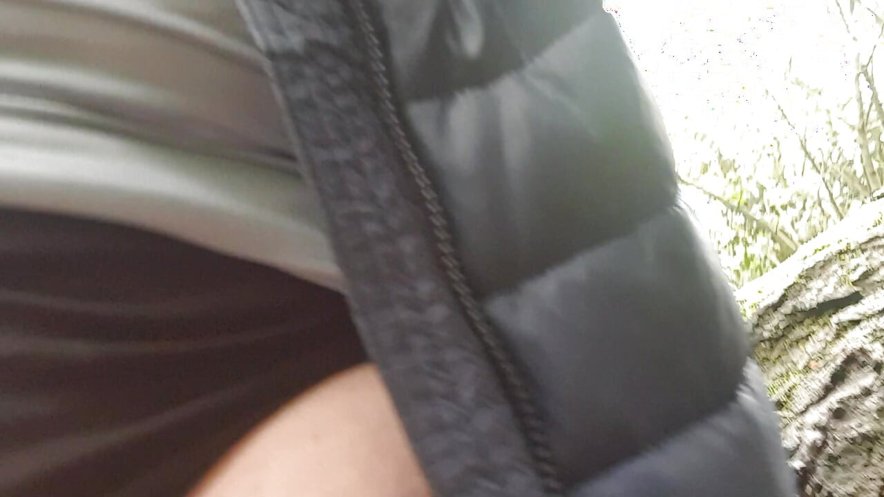 Sem sutiã Apenas calcinhas pretas