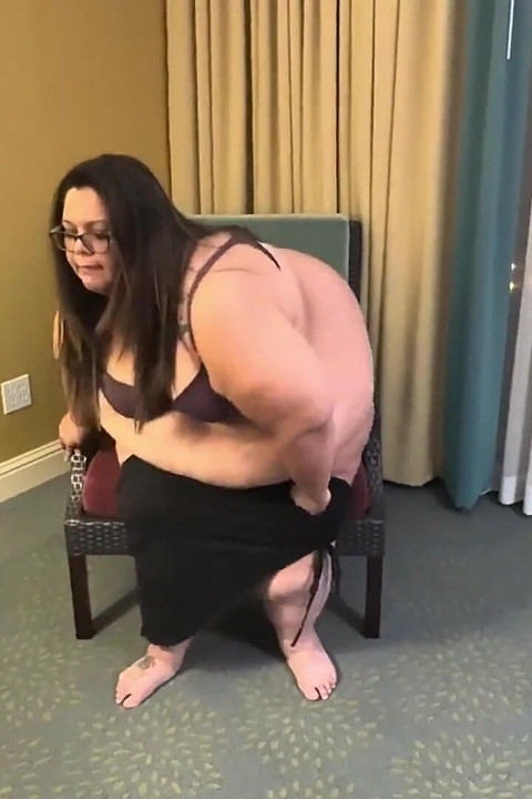 Plump Paradise: Hotel Dress N Squeeze 2