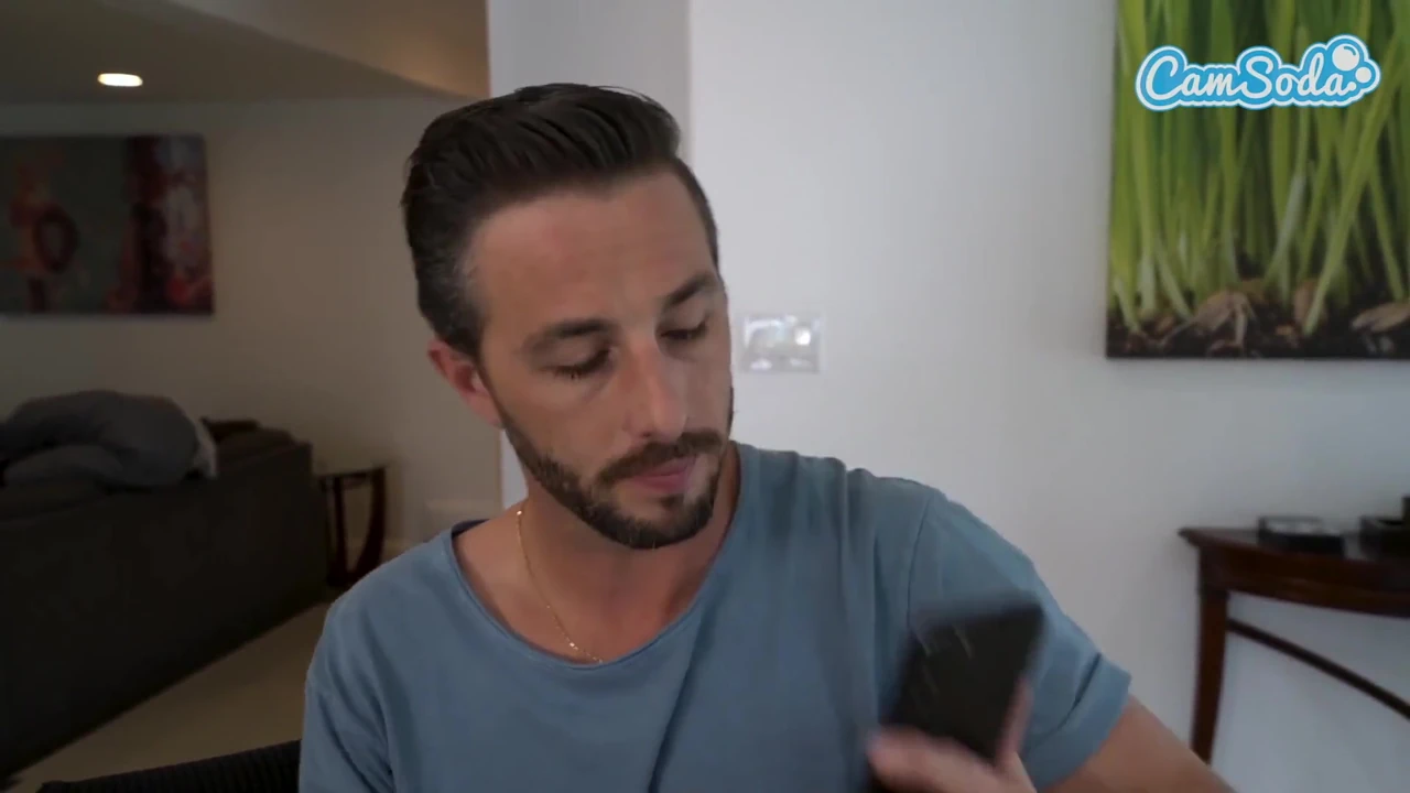 Üvey Erkek Kardeşimi Kız Arkadaşını Aldatması Için Baştan Çıkardı Ve Üvey Babam Neredeyse Bizi Yakalıyor