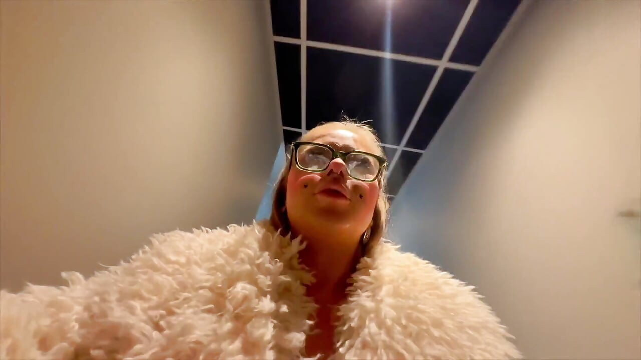 Sandie Candy Cumwalk