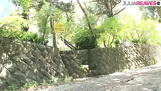 Blowjob im auto und dreier-fick zu hause