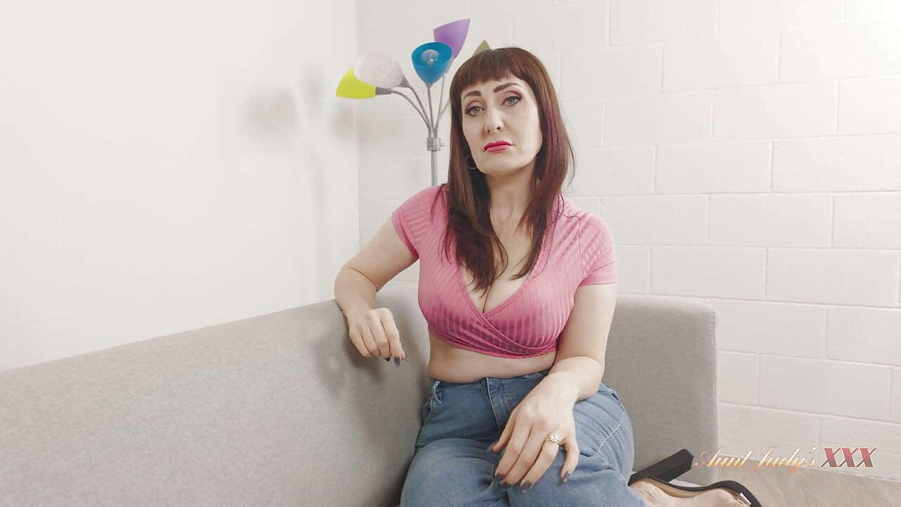 AuntJudysXXX - 거유 털이 무성한 새엄마 Melody Mynx 따먹고 따먹기