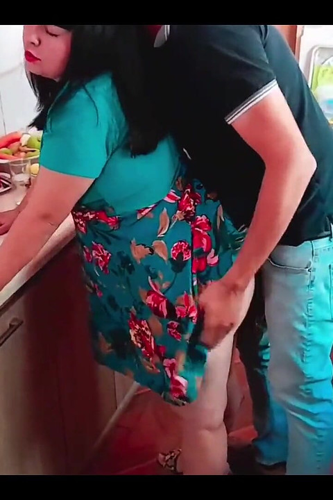 My Friend's Wife Is Very Horny, I Fucked Her Hard in the Kitchen - Stepmom Kelly