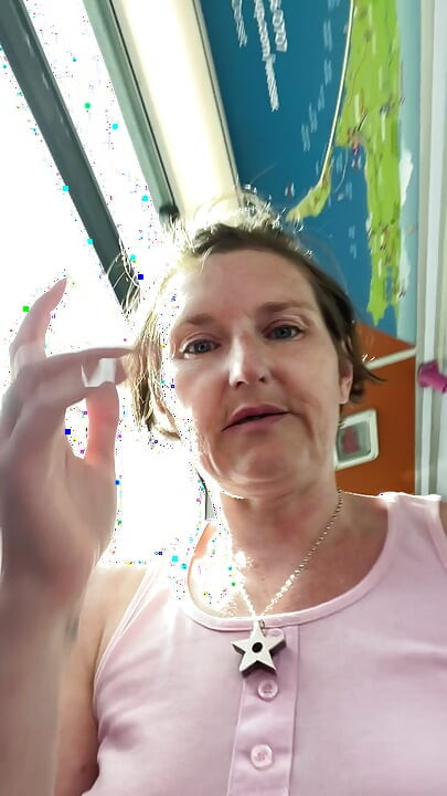 Commando in a miniskirt gives easy pussy access on the bus, and makes my fingers smell amazing!
