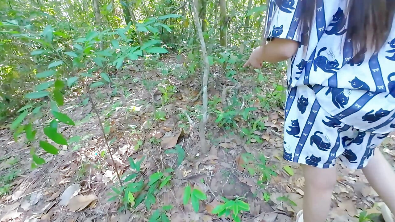 Thai Girl Outdoor Solo - Skogsäventyr 4K