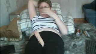 Old Lady teases in leggings then cums