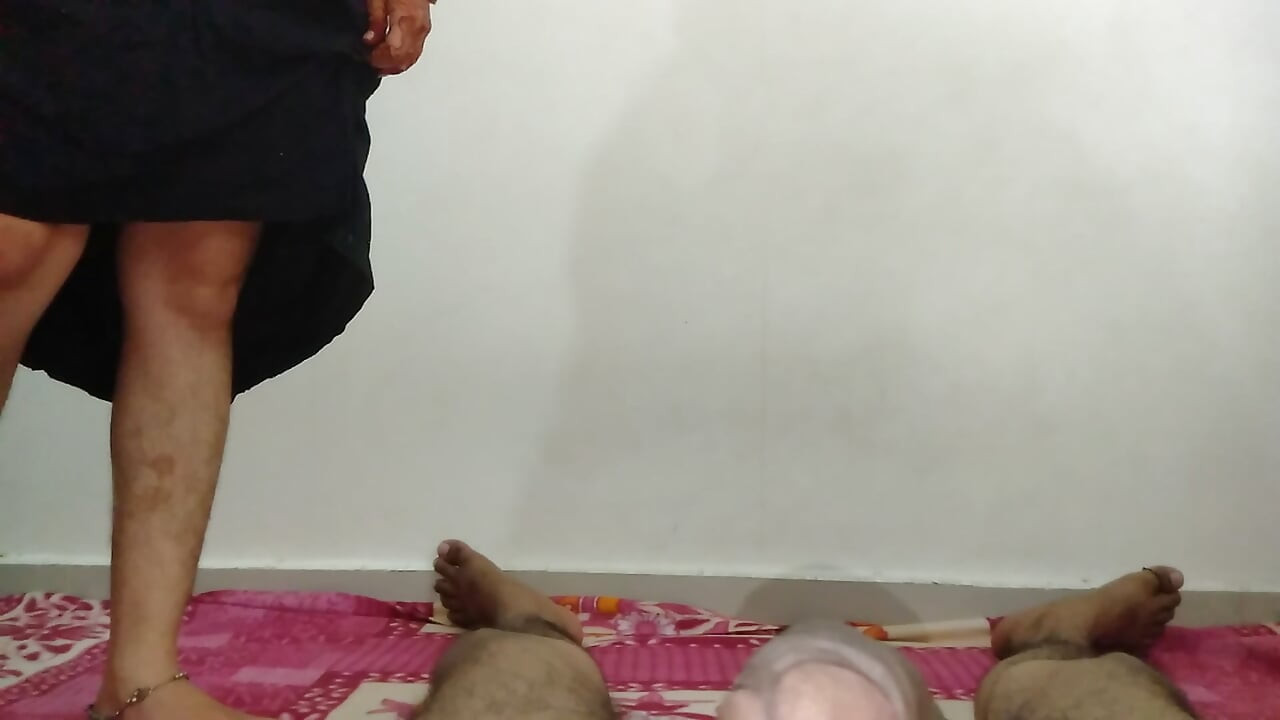 집에 없을 때 인도 친구의 와이프와 섹스합니다.
