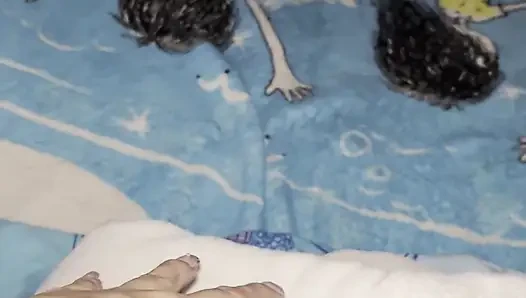 Putus asa untuk kontol dia harus masturbasi