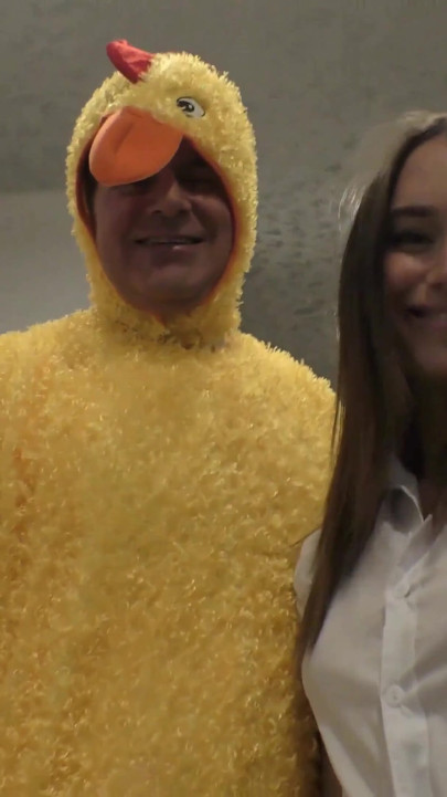 Lana Roy universitária com linhas bronzeadas martelada estilo ussr!