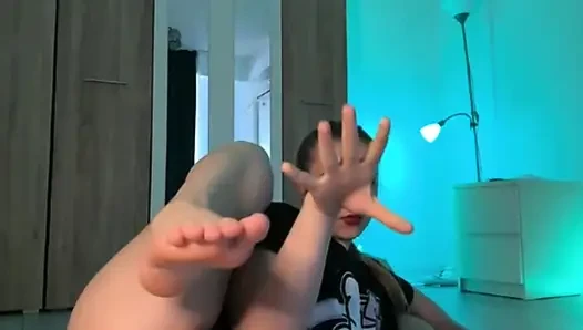 Jucielussie stretching full naked